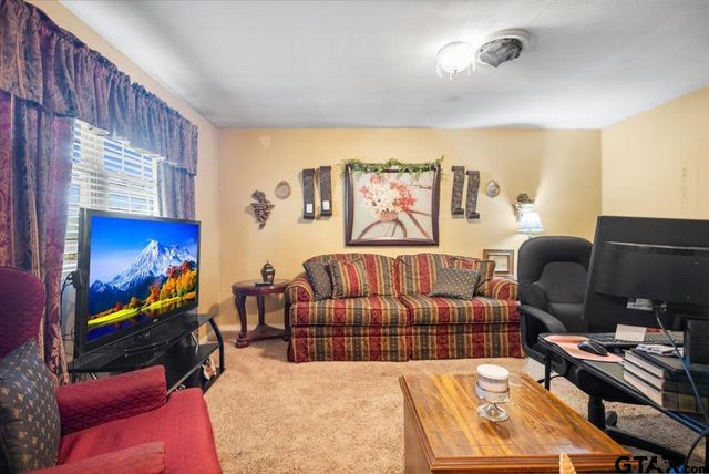 3211 Shady Trail Dr, Tyler, TX 75702