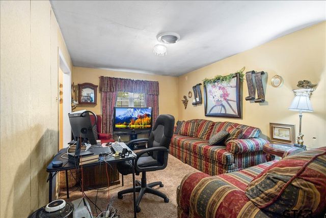 3211 Shady Trail Dr, Tyler, TX 75702