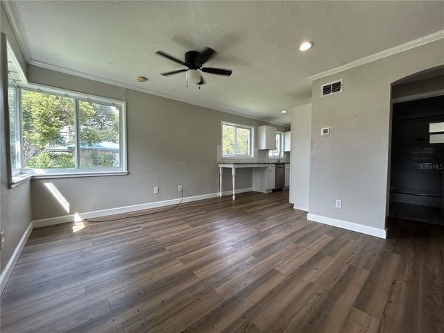 301 PENNSYLVANIA AVE STREET, St Cloud, FL 34769