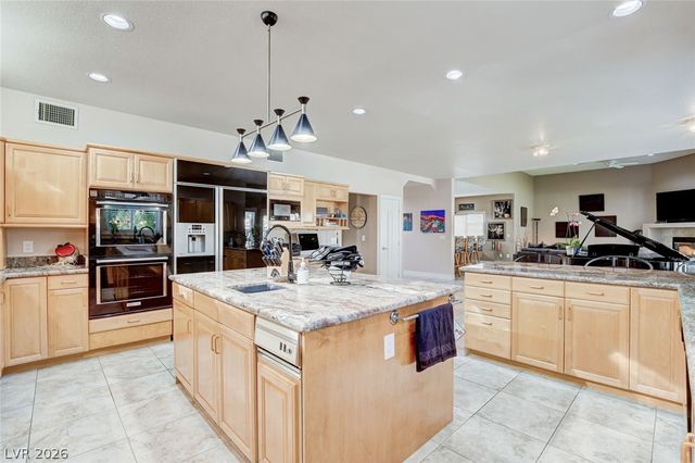 2136 Lookout Point Circle, Las Vegas, NV 89117