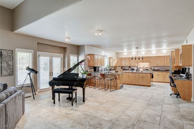 2136 Lookout Point Circle, Las Vegas, NV 89117