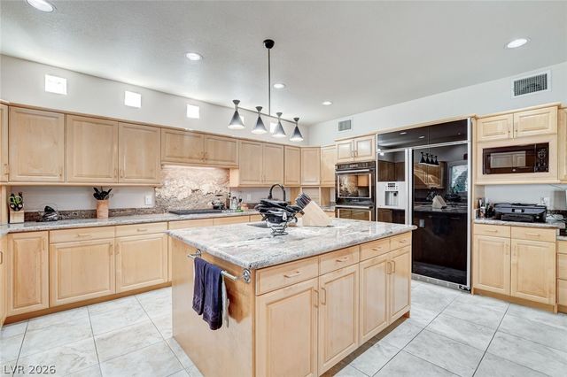 2136 Lookout Point Circle, Las Vegas, NV 89117