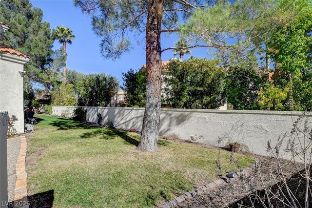 2136 Lookout Point Circle, Las Vegas, NV 89117