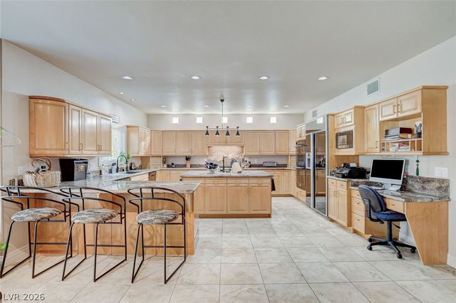 2136 Lookout Point Circle, Las Vegas, NV 89117