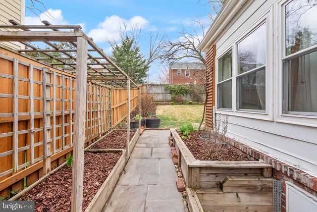 2640 N SYCAMORE ST, Arlington, VA 22207