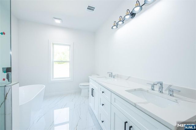 5 Emerald, Hardyston, NJ 07419