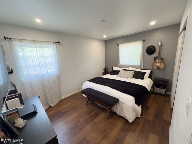 651 Pine Cone LN, Naples, FL 34104