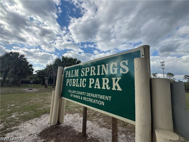 651 Pine Cone LN, Naples, FL 34104