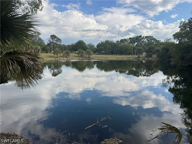 651 Pine Cone LN, Naples, FL 34104