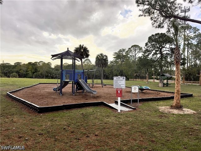 651 Pine Cone LN, Naples, FL 34104