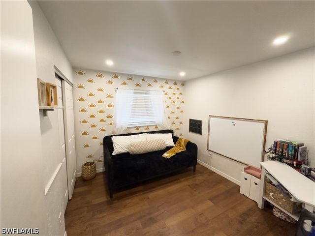 651 Pine Cone LN, Naples, FL 34104