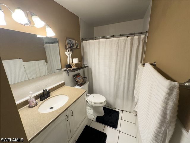 651 Pine Cone LN, Naples, FL 34104