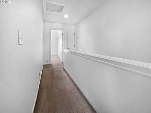 6001 Ne HOLLADAY St, Portland, OR 97213