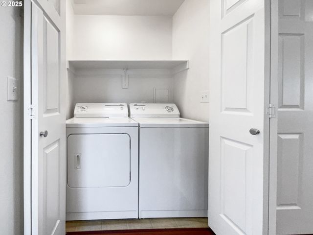 6001 Ne HOLLADAY St, Portland, OR 97213