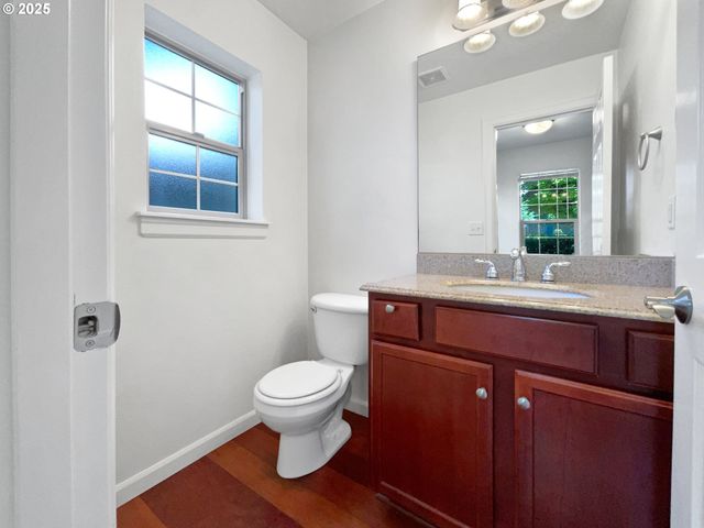 6001 Ne HOLLADAY St, Portland, OR 97213