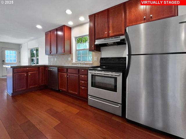 6001 Ne HOLLADAY St, Portland, OR 97213