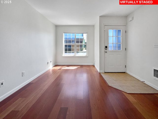 6001 Ne HOLLADAY St, Portland, OR 97213