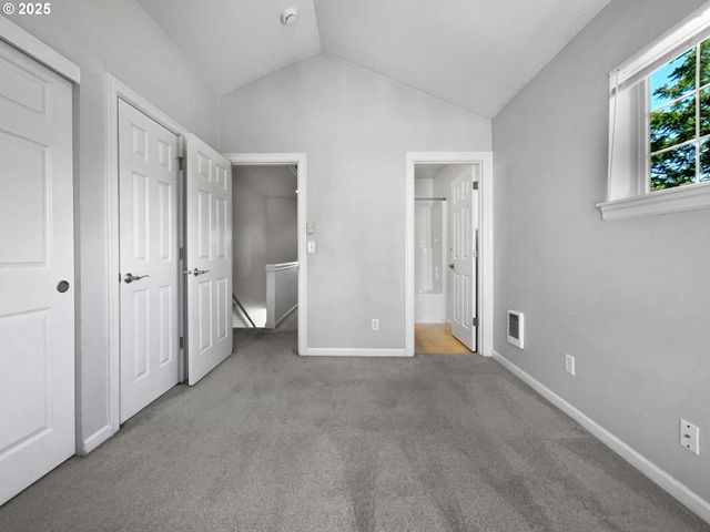 6001 Ne HOLLADAY St, Portland, OR 97213