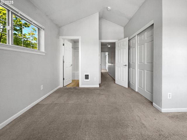 6001 Ne HOLLADAY St, Portland, OR 97213