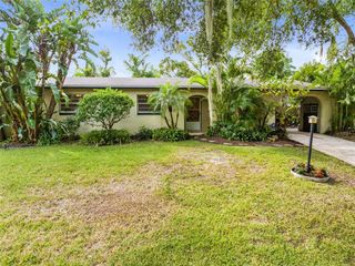 180 N LAKEWOOD CIRCLE, Maitland, FL 32751