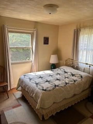 646 Waverly Dr, Benton Harbor, MI 49022