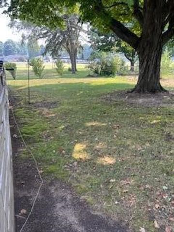 646 Waverly Dr, Benton Harbor, MI 49022
