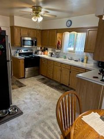 646 Waverly Dr, Benton Harbor, MI 49022