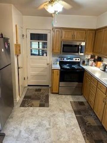 646 Waverly Dr, Benton Harbor, MI 49022