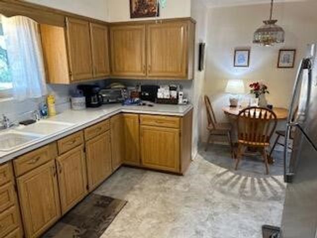 646 Waverly Dr, Benton Harbor, MI 49022