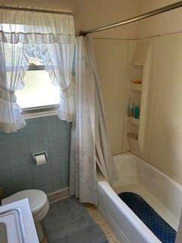 646 Waverly Dr, Benton Harbor, MI 49022