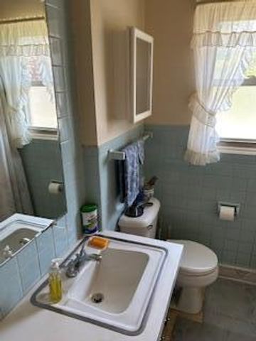 646 Waverly Dr, Benton Harbor, MI 49022