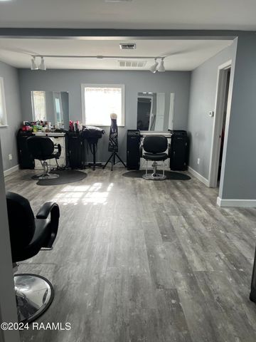 1101 E Pont Des Mouton Road, Lafayette, LA 70507