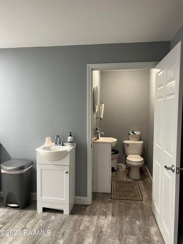 1101 E Pont Des Mouton Road, Lafayette, LA 70507