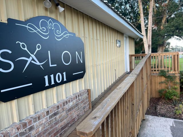 1101 E Pont Des Mouton Road, Lafayette, LA 70507