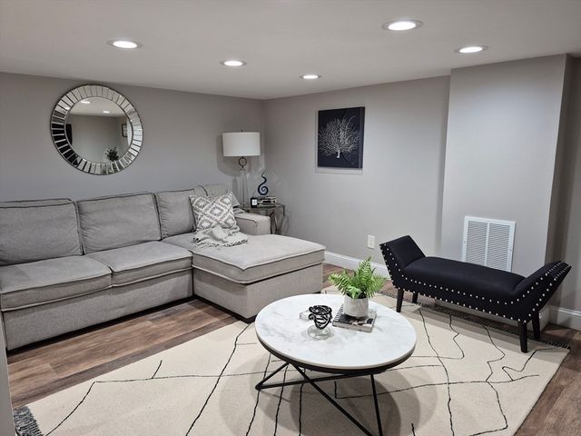 2 Neponset Place, Canton, MA 02021