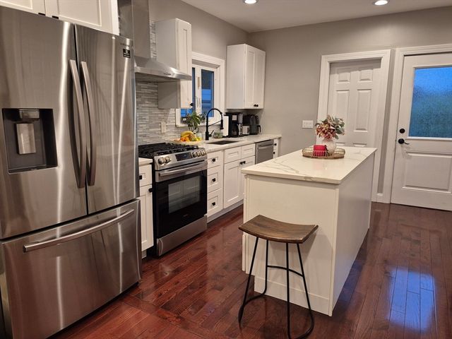 2 Neponset Place, Canton, MA 02021