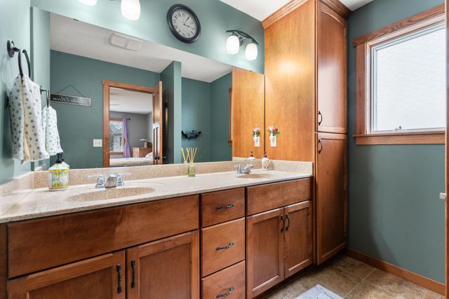 2359 Scenic Point Drive SW, Rochester, MN 55902