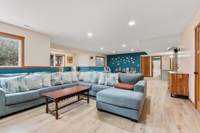 2359 Scenic Point Drive SW, Rochester, MN 55902