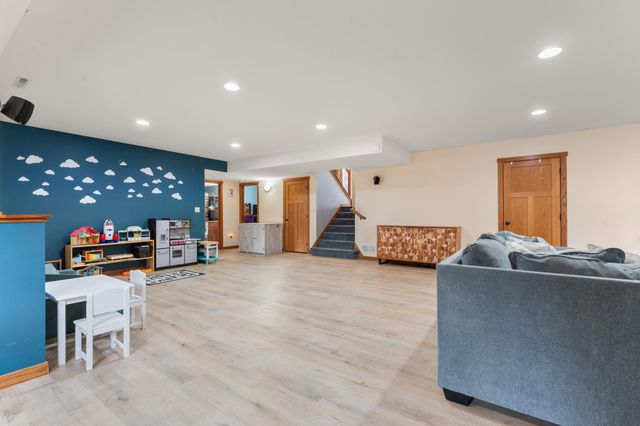 2359 Scenic Point Drive SW, Rochester, MN 55902