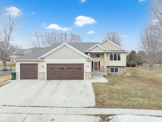 2359 Scenic Point Drive SW, Rochester, MN 55902