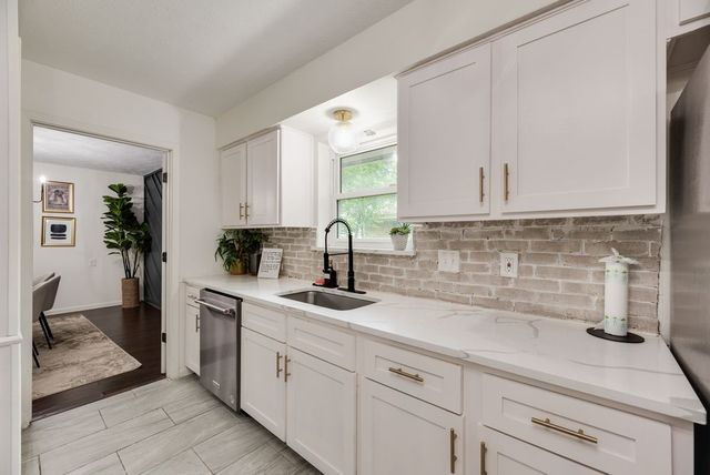 1906 Surrey Circle, Grand Prairie, TX 75050