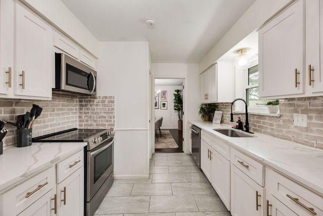 1906 Surrey Circle, Grand Prairie, TX 75050