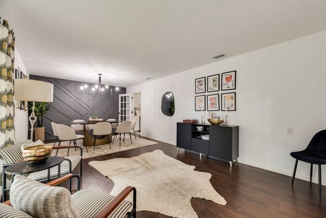 1906 Surrey Circle, Grand Prairie, TX 75050