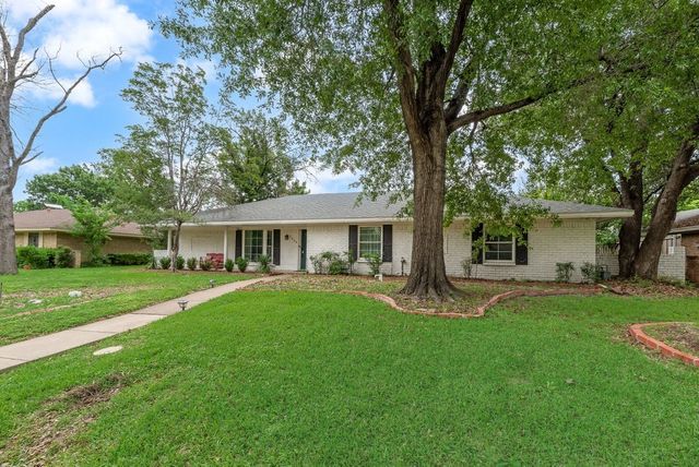 1906 Surrey Circle, Grand Prairie, TX 75050