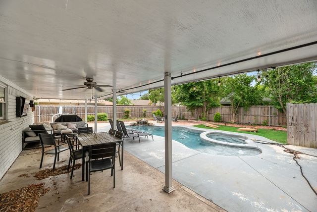 1906 Surrey Circle, Grand Prairie, TX 75050