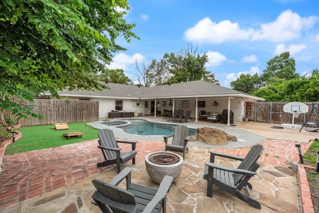 1906 Surrey Circle, Grand Prairie, TX 75050