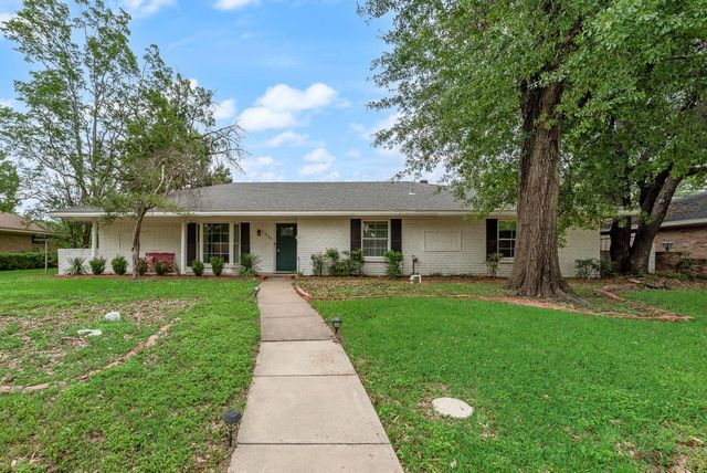 1906 Surrey Circle, Grand Prairie, TX 75050