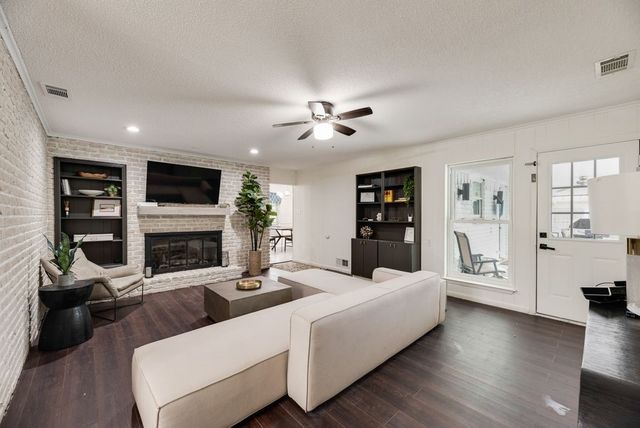 1906 Surrey Circle, Grand Prairie, TX 75050