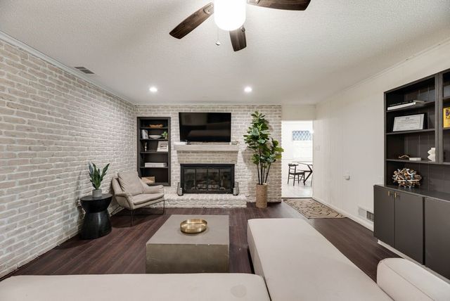 1906 Surrey Circle, Grand Prairie, TX 75050