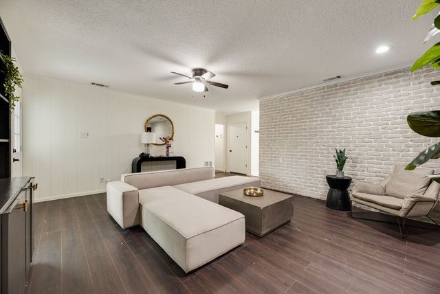 1906 Surrey Circle, Grand Prairie, TX 75050